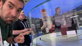 Xiaomi 18 Fold eye-on la IFA 2026: l-am văzut prin sticlă, format lat, trei camere și procesor produs in-house