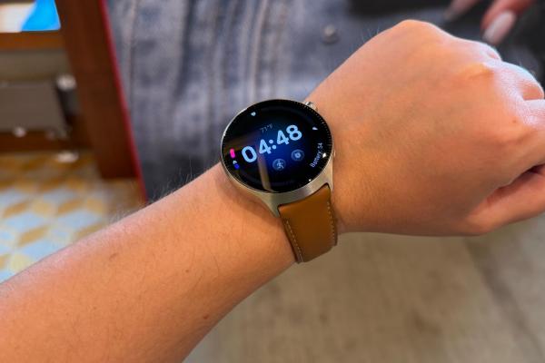 Moto Watch Ultra hands-on la IFA 2026: Wear OS, LTE și piele naturală într-un ceas premium Motorola