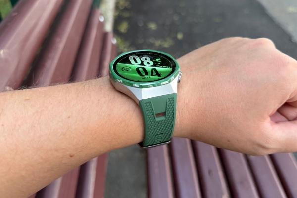 HUAWEI Watch GT 7 Pro Review: Campionul autonomiei revine, cu până la 3 săptămâni de baterie, monitorizare avansată schi, plus o curea EasyCross comodă