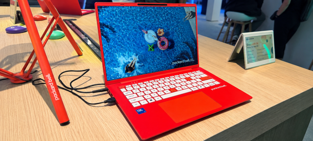 Packard Bell revine la IFA 2026 sub umbrela Acer: hands-on cu DotBook, telefonul 4G și gadgeturile noii game
