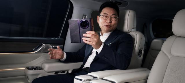 Mate XT 2 se lansează alături de HarmonyOS 7, cu Andy Lau prezent la evenimentul Huawei