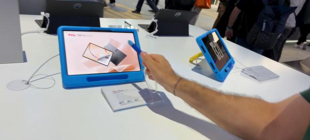 TCL TAB A1 NXTPAPER are și variantă pentru copii: husă zdravănă, stylus și ecran mat