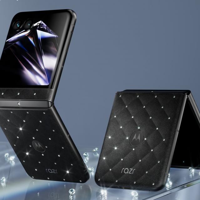 Motorola lansează ediția specială razr 70 cu cristale Swarovski și finisaj PANTONE Meteorite