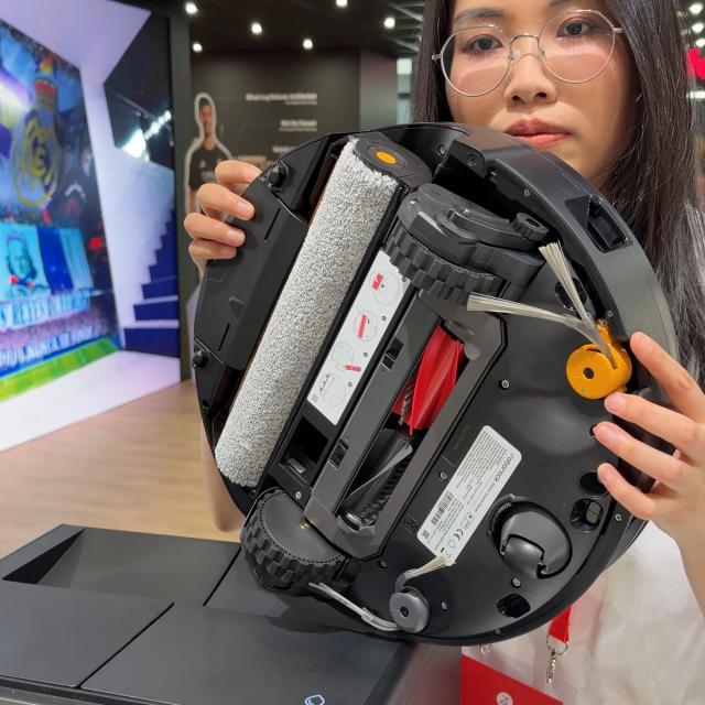 Roborock Saros 20 Flow Complete, flagship-ul aspiratoarelor robot la IFA 2026