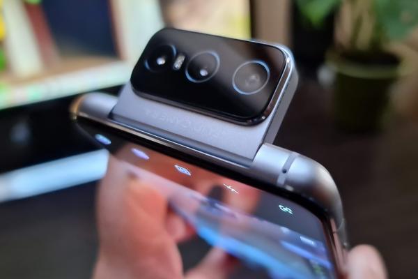 ASUS ZenFone 7 Pro: Design premium, nerdy, deosebit