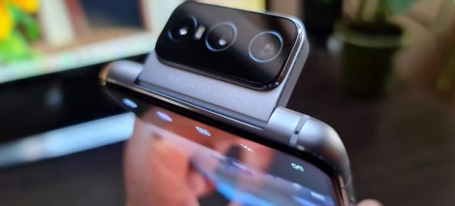 ASUS ZenFone 7 Pro: Design premium, nerdy, deosebit