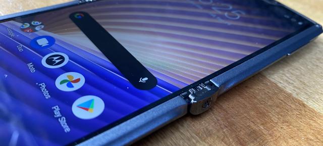 Motorola RAZR 5G: Benchmark-uri în linie cu alte modele cu Snapdragon 765G