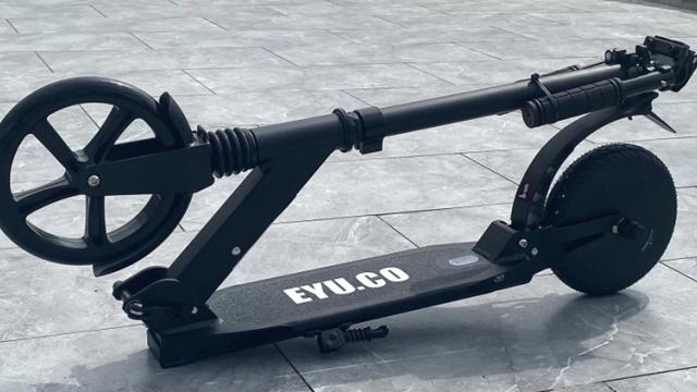 <b>Trotinetă electrică la doar 700 lei și cu livrare rapidă din depozitul european Cafago; Iată detalii</b>Astăzi avem parte de o recomandare nouă din partea retailerului chinez Cafago, fiind vorba despre trotineta electrică E9 care se remarcă prin prețul foarte atractiv. Este un vehicul electric pentru deplasări pe distanță