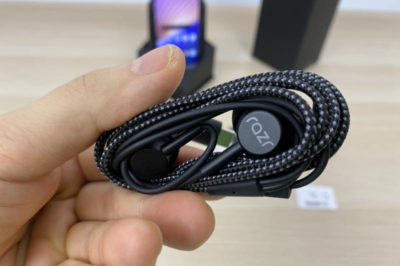 Putere volum Motorola RAZR 5G: Motorola-RAZR-5G-Unboxing_077.jpg