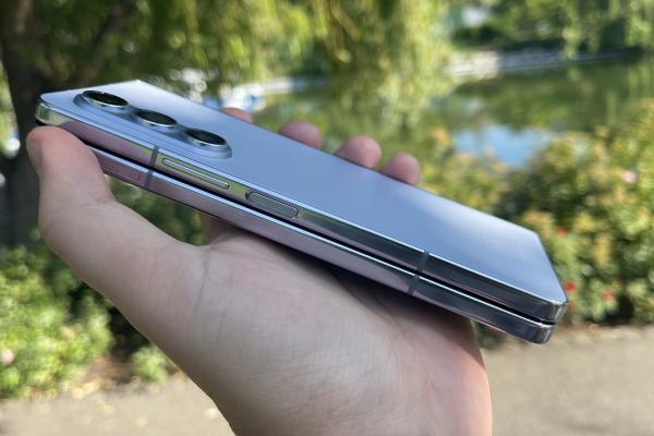 Samsung Galaxy Z Fold5: Același design premium apreciat, dar acum fără gol între cele două părți de ecran