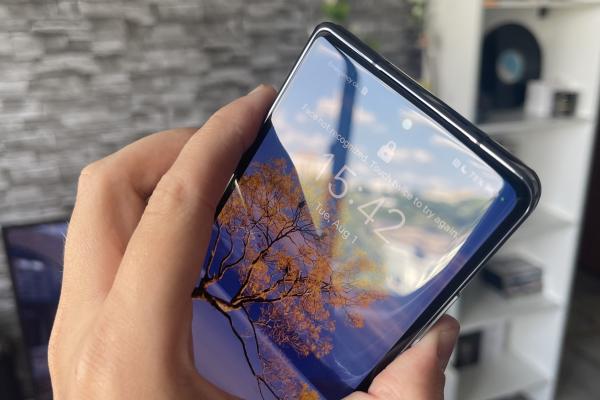 Honor Magic Vs: Conectivitate 5G, Wi-Fi impresionant la upload