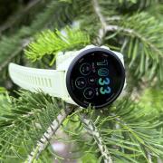 Prezentare Garmin Forerunner 70: Cel mai accesibil smartwatch din portofoliul companiei are acum ecran AMOLED și funcții premium pentru pasionații de alergare