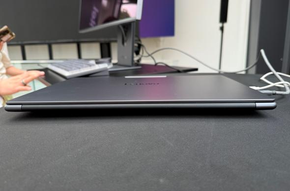 Lenovo Yoga Pro 9i Aura Edition - Fotografii: YOGA (6).jpg