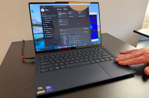Lenovo Yoga Slim 7i Ultra Aura Edition - Fotografii: yoga (4).jpg