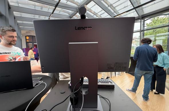 Lenovo Yoga Pro 27UD-10 - Fotografii: Lenovo (6).jpg