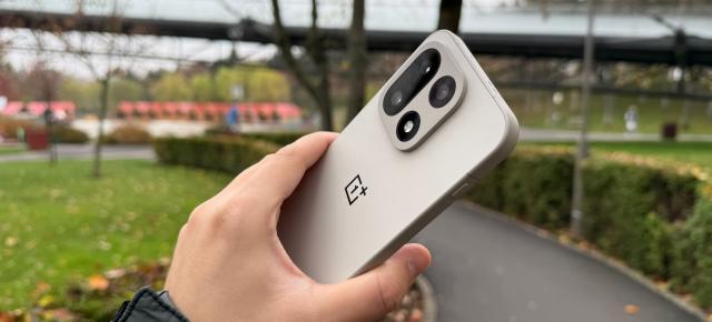 OnePlus 16 trece la următorul nivel de gaming, cu ecran de 185 Hz; Are şi cameră periscop de 200 MP