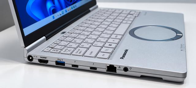Panasonic încă face laptopuri: Let’s Note SC7, cu touchpad rotund, a rezistat aproape 23 de ore într-un test de autonomie