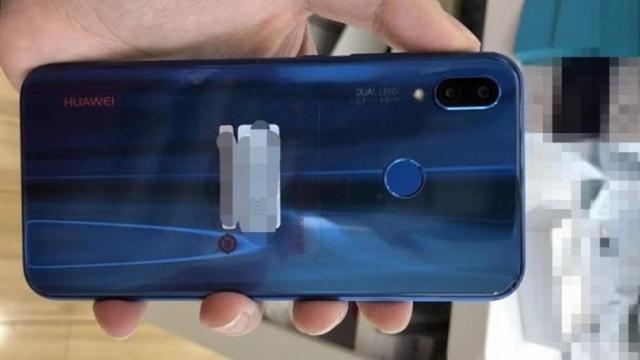 <b>Huawei P20 Lite şi Huawei P20 Pro Porsche Design au parte de noi scăpări; Varianta Porsche ar putea veni cu scanner de amprente în ecran</b>Apare astăzi în ecuație și posibilitatea ca cei de la Huawei să lanseze pe piață o variantă Porsche Edition pentru phablet-ul P20 Pro, o decizie destul de curajoasă ținând cont că de obicei asemenea versiuni deosebite erau realizate doar pentru 