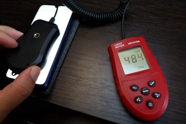 Luminozitate display Xiaomi Mi A3 și ecran văzut la microscop