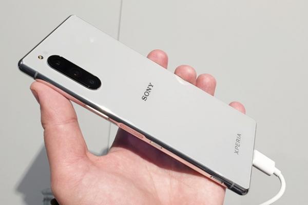 IFA 2019: Sony Xperia 5 Hands-on - Flagship demn de titulatura "Compact", cu 3 camere și ecran OLED
