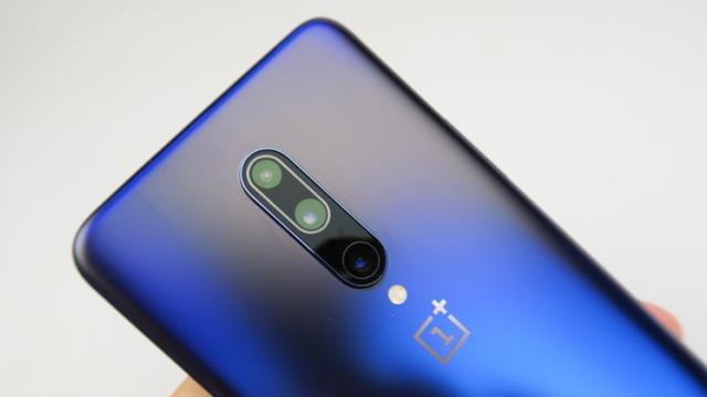 <b>OnePlus 7 Pro va primi suport pentru captură video telephoto și ultra-wide odată cu actualizarea la Android 10</b>După cum bine știți, cei de la OnePlus ascultă și de feedback-ul utilizatorilor și astfel ajunge să ofere pe device-uri funcții noi sub formă de update-uri. Fix asta se întâmplă și cu flagship-ul OnePlus 7 Pro care odată cu trecerea 