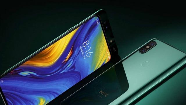 <b>Xiaomi Mi MIX 4 are specificaţii noi dezvăluite: cameră de 100 megapixeli şi ecran de 90 Hz</b>Xiaomi Mi MIX 4 are scăpări deja de luni bune, unele fanteziste care vorbesc despre un ecran pliabil, altele ceva mai realiste care ne propun doar un telefon cu ecran cu muchii foarte înguste. Auzisem şi că ar inaugura o cameră 