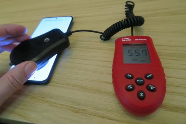 Luminozitate display Xiaomi 12 Pro și ecranul văzut la microscop