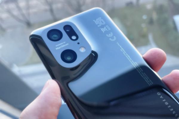 OPPO Find X5 Pro Unboxing: spate rafinat din ceramică, cip MariSilicon cu revoluţia AI şi stabilizare pe 5 axe 