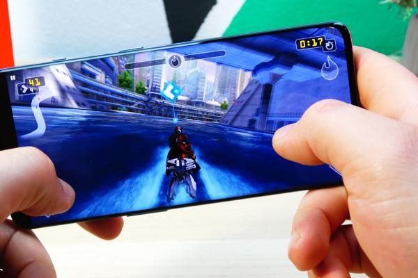 OnePlus 10 Pro: Benchmark-uri şi gaming ajutate de o răcire superioară, Snapdragon 8 Gen 1