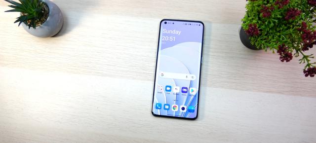 OnePlus 10 Pro: Display imersiv, axat pe calibrarea culorii şi predicţia preferinţelor tale