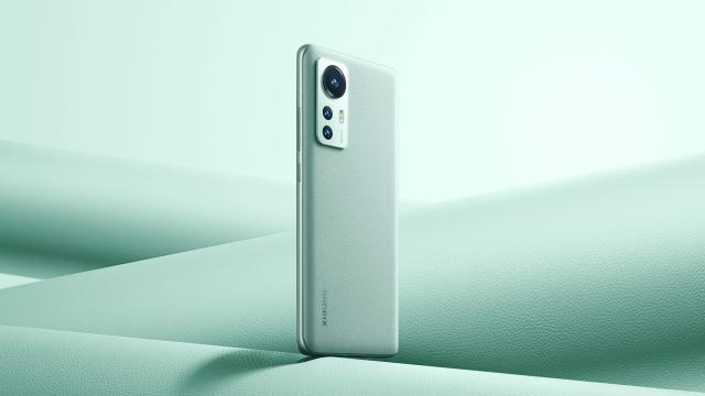 <b>Xiaomi 12 Lite 5G primește și certificarea FCC; Aflăm ce configurații va avea </b>Cu mult înainte ca trio-ul Xiaomi 12, 12X și 12 Pro să debuteze, aflam și primele detalii despre un al 4-lea model din serie și anume Xiaomi 12 Lite. Informații soseau încă din octombrie anul trecut, iar pe la început de 2022 au început să vină 