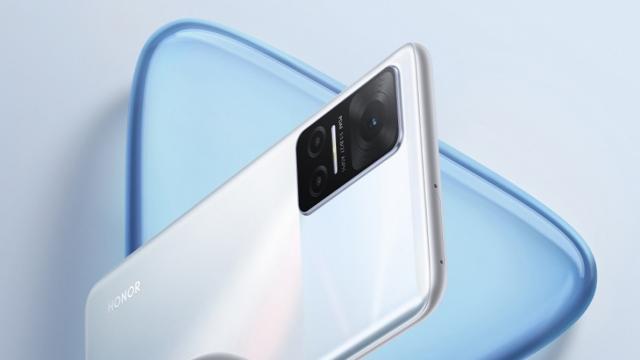 <b>Honor Play 6T şi Play 6T Pro au debutat cu procesoare Dimensity la bord, dotări midrange</b>Honor a ţinut un eveniment virtual pe 7 aprilie, în cadrul căruia a prezentat două telefoane midrange, Honor Play 6T şi Play 6T Pro. Acestea au procesoare Dimensity 5G la bord şi sunt uşor de diferenţiat prin designul camerei

