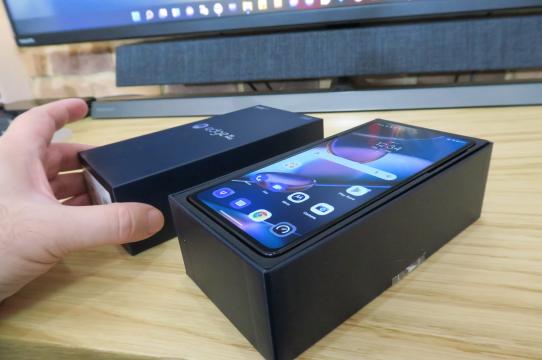 Motorola Edge 30 Pro 5G - Unboxing: Motorola-EDGE-30-Pro_059.JPG