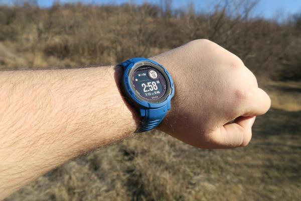 Prezentare Garmin Instinct 2 Solar - Smartwatch robust cu alimentare solară, acum cu funcție NFC pentru plăți și upgrade-uri față de predecesor