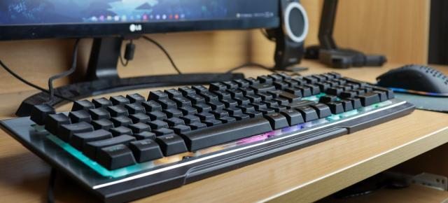 Prezentare Genesis Rhod 500 - Tastatura gamerului cu buget redus, cu iluminare RGB și construcție peste așteptări