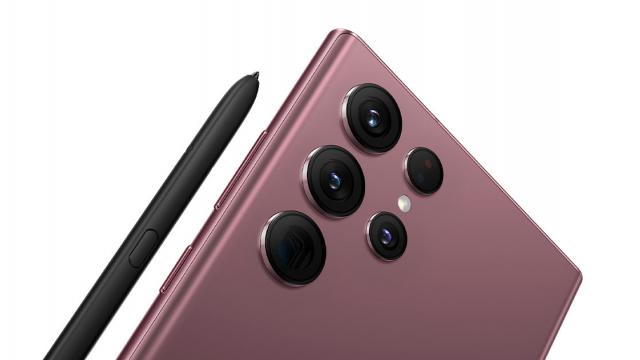 <b>Samsung Galaxy S22 Ultra e tratat cu un scor dezamăgitor de DxOMark, e pe locul 13 după testele foto/video</b>Samsung Galaxy S22 Ultra pare a nu îi fi impresionat pe francezii de la DxOMark, sfârşind pe locul 13 în top. Obţine 131 de puncte, în vreme ce locul 1 este ocupat de Huawei P50 Pro cu 144 de puncte. Telefoane care se află deasupra flagshipului Samsung..