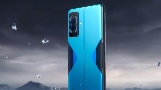 <b>POCO F4 GT îşi dezvăluie specificaţiile înainte de lansare; Ar putea sosi la MWC 2022</b>POCO se numără printre companiile cu evenimente programate la MWC 2022, iar unul dintre telefoanele ce ar putea sosi acolo tocmai a scăpat pe Internet. E vorba despre POCO F4 GT, care îşi dezvăluie specificaţiile

