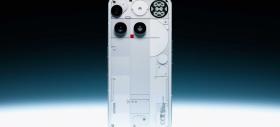Nothing a lansat oficial Phone (3), un model cu design asimetric, ecran Glyph Matrix și camere de 50 MP