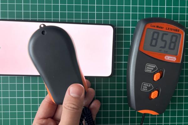 Motorola moto g86 - Test luminozitate