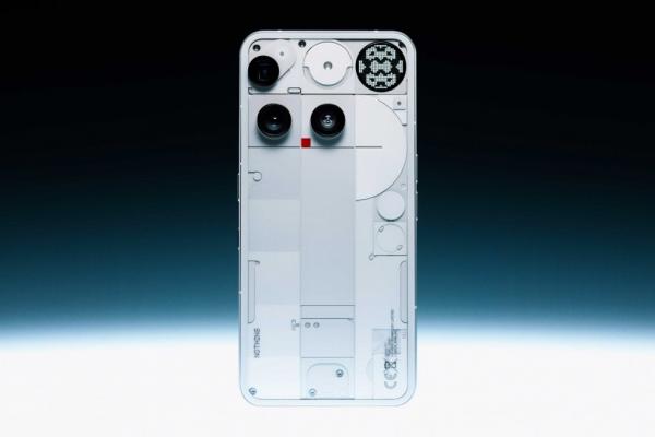 Nothing a lansat oficial Phone (3), un model cu design asimetric, ecran Glyph Matrix și camere de 50 MP