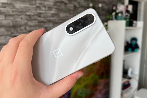 OnePlus Nord 5 Unboxing: Transformarea în smartphone de gaming, primul Nord cu Snapdragon 8, primul OnePlus cu 144Hz