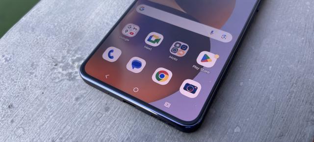 Motorola moto g86: OS, UI familiar, doză minimă de aplicații 3rd party și doar Gemini pe partea AI