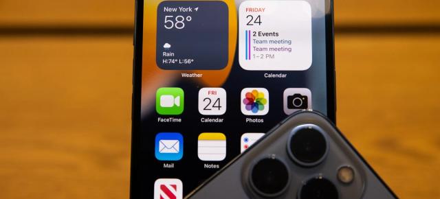 iOS 26 îți îngheață apelul FaceTime dacă te apuci să te dezbraci; funcția pentru copii pare că îi “protejează” și pe adulți
