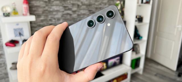 Samsung pare că va livra One UI 8 rapid! Noua interfață software e testată acum pe Galaxy S24 FE
