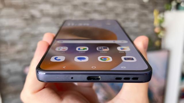 <b>Motorola moto g86: Boost-ul de performanță se remarcă față de predecesor, Dimensity 7300 învinge Snapdragon 6s Gen3</b>Motorola moto g86 se mulțumește cu un hardware modest, astfel că avem aici 8 GB RAM și procesor Dimensity 7300 de 4nm, cu 4x nuclee de performanță Cortex-A78 și 4x nuclee de eficiență Cortex-A55. Avem GPU Mali-G615 MC2