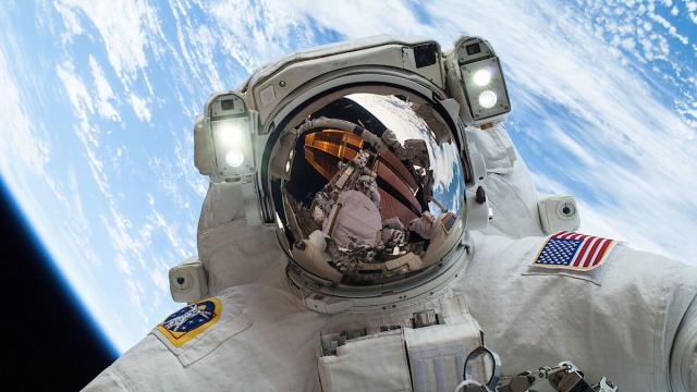 Netflix va transmite live lansările NASA și imagini de pe Stația Spațială; conținutul ajunge pe platformă începând din vara aceasta