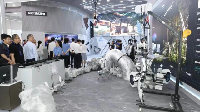 <b>Plan industrial 6G anunțat în China; finanțări de milioane pentru firmele tech din Yizhuang</b>Pe 5 iulie, în cadrul conferinței „6G Technology Innovation and Industry Development Summit”, parte din evenimentul „2025 Global Digital Economy Conference”, Zona de Dezvoltare Economică și Tehnologică din Beijing (Yizhuang) a anunțat lansarea primei..