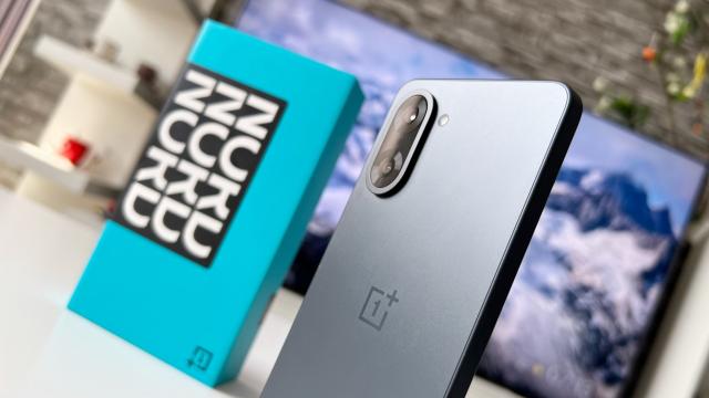 <b>OnePlus Nord CE5 Unboxing: Minimalism, accesibilitate și experiențe fluide de la cel mai nou mid-range pentru publicul larg</b>OnePlus Nord 5 nu vine singur, ci însoțit de OnePlus Nord CE5 - varianta mai accesibilă dacă vreți, dar care nu face sacrificii la nivel de dotări. L-am scos din cutie chiar astăzi în momentul lansării și ce remarc din start este faptul că OnePlus