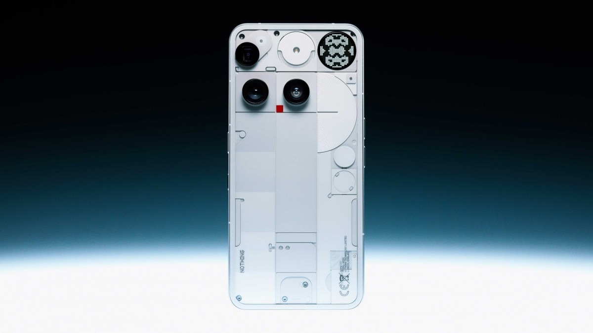 Nothing a lansat oficial Phone (3), un model cu design asimetric, ecran Glyph Matrix și camere de 50 MP