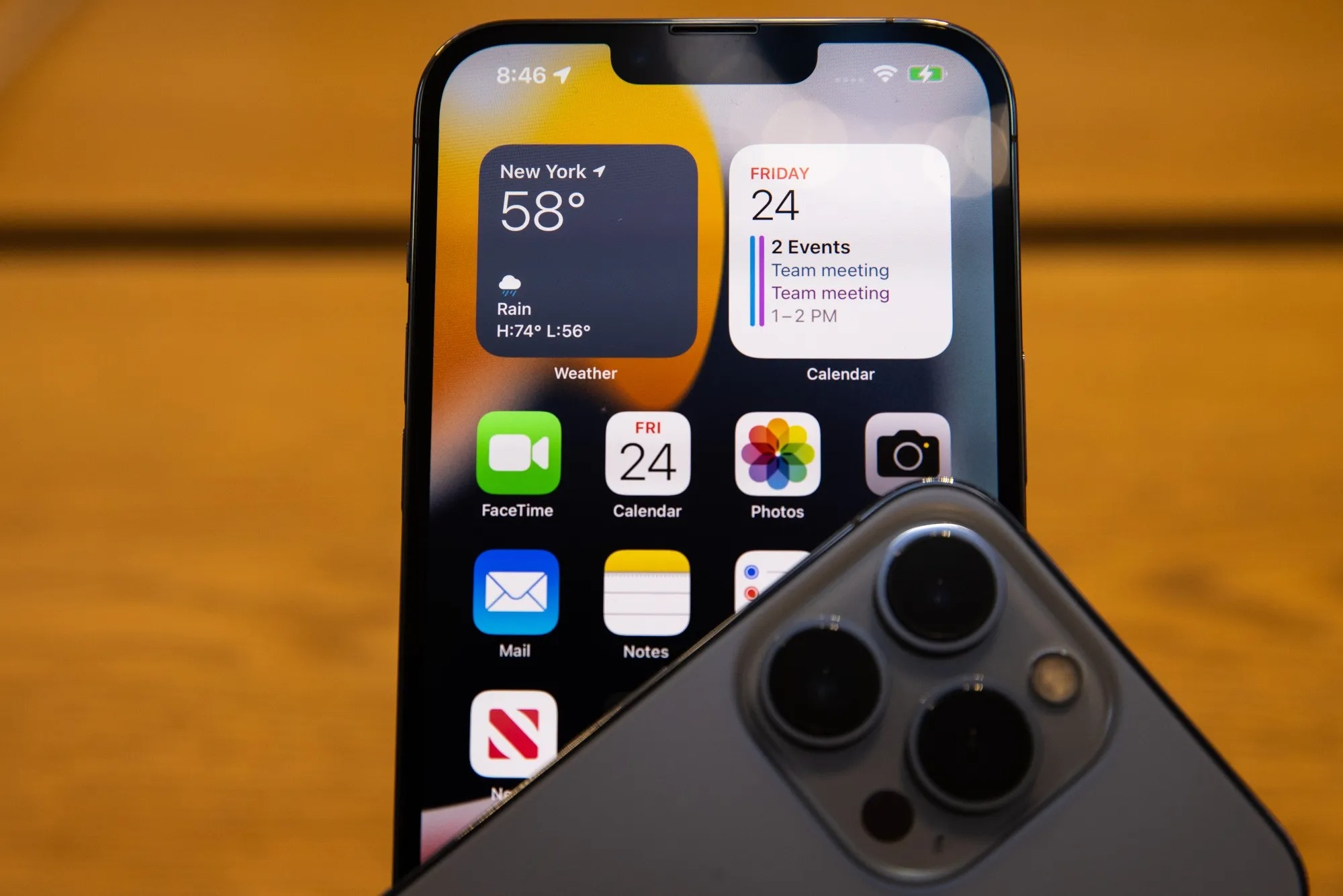 iOS 26 îți îngheață apelul FaceTime dacă te apuci să te dezbraci; funcția pentru copii pare că îi “protejează” și pe adulți